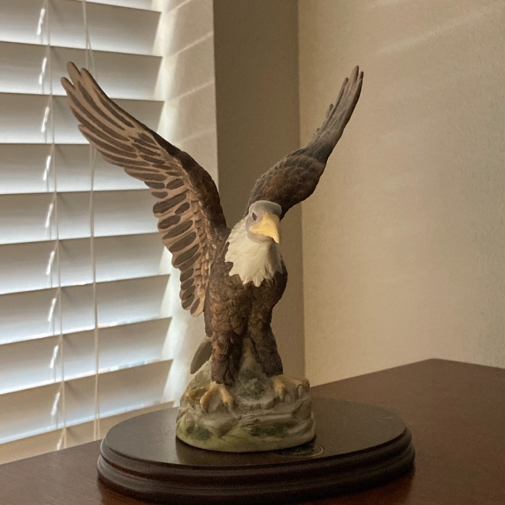 HOME DECOR eagle ceramics